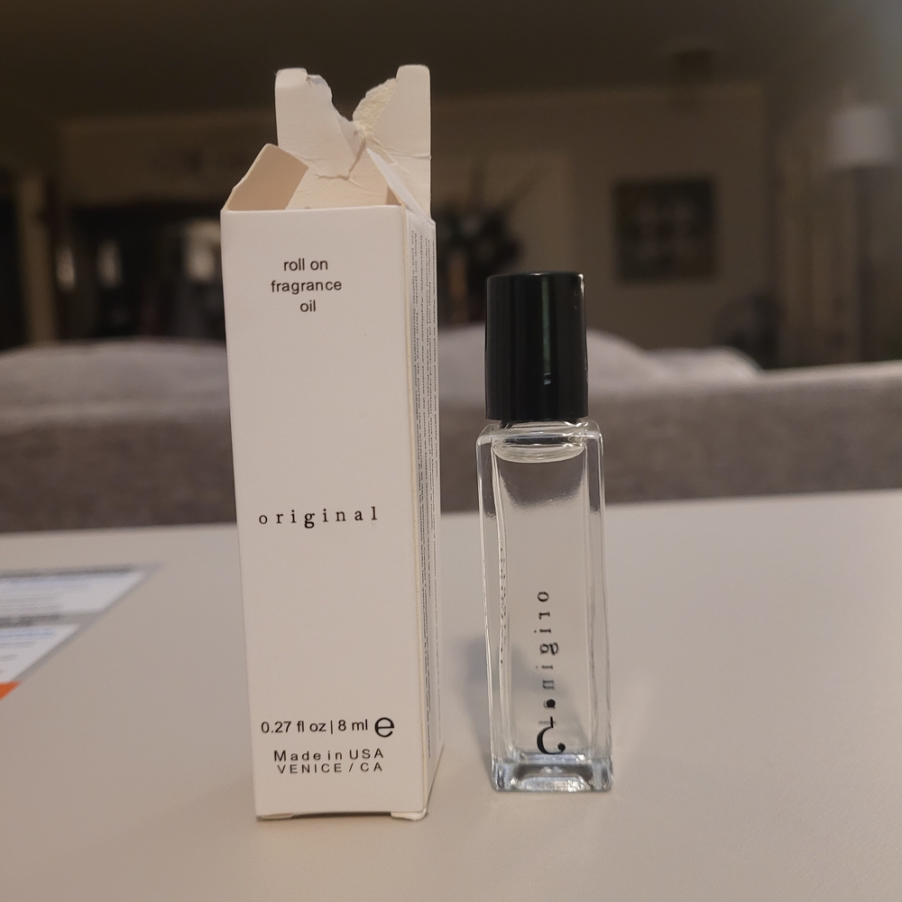 Original Roll-On Fragrance Oil with Black Cap